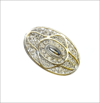 antikes Einzelstück, ovale Vintage-Brosche in Filigran-Technik aus 835 Silber vergoldet (leicht berieben), zart floral durchbrochen, geradliniges Muster und Rahmen aus poliertem, flachen Draht, ca. 41,2 mm x 25,8 mm, um 1940 - Unikate und Pretiosen nur erhältlich im Onlineshop der Goldschmiede Danilo!