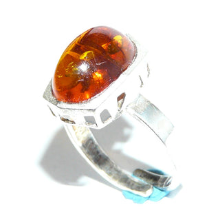 Vintage-Einzelstück, Bernsteinring aus 925 Silber 8-Eckig umfaßt, Durchbrüche im Fassungsrand, ovaler heller Honigbernstein mit Linseneinschlüssen, 9,6x13,8mm, unten offen, daher Weitenverstellbar offen bis ca. Ringweite 63, um 1980 - Goldschmiede Danilo