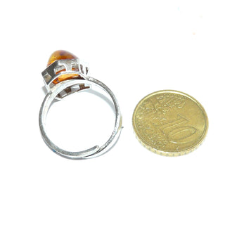 Vintage-Einzelstück, Bernsteinring aus 925 Silber 8-Eckig umfaßt, Durchbrüche im Fassungsrand, ovaler heller Honigbernstein mit Linseneinschlüssen, 9,6x13,8mm, unten offen, daher Weitenverstellbar offen bis ca. Ringweite 63, um 1980 - Goldschmiede Danilo