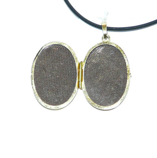 romantisches Einzelstück,, Vintage-Medaillon für 2 Fotos in ovaler Form, Rückseite seidenmatt, Vorderseite strahlend matt mit 4 polierten gravierten Blüten + Stielen aus 333 Gold, um 1980 -	Vintage-Schmuck nur im Onlineshop von danilogold!