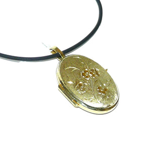 romantisches Einzelstück,, Vintage-Medaillon für 2 Fotos in ovaler Form, Rückseite seidenmatt, Vorderseite strahlend matt mit 4 polierten gravierten Blüten + Stielen aus 333 Gold, um 1980 -	Vintage-Schmuck nur im Onlineshop von danilogold!