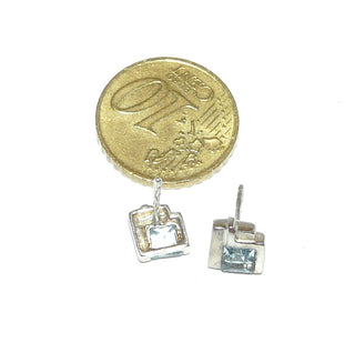 quadratische Einzelstücke, Silberohrstecker mit je einem quadratischen, funkelnd facettierten, hellblauen Zirkonia als Aquamarin-Replik in 925 Silber eingelassen, seidenmatt + poliert - Goldschmiede Danilo