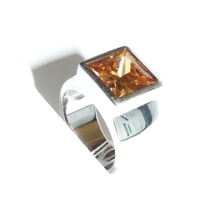 eindrucksvolles Einzelstück, Herrenring, quadratischer Kristall-Ring aus massiv 925 Silber mit einem große, quadratischen, funkelnd facettierten Zirkonia als Citrin-Replik, Ringweite 59,5. Dazu paßt Hs 0118 -	Nur erhältlich im Onlineshop von Juwelier & Goldschmiede Danilo!