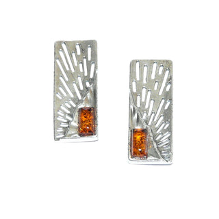 rechteckige Einzelstücke, Bernsteinohrstecker aus 925 Silber mit je einem transparenten natürlichen gelborangen Bernstein als rechteckiger Cabochon, längliche Fläche mit asymmetrisch ausgesägten Strahlen - Goldschmiede Danilo