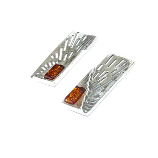 rechteckige Einzelstücke, Bernsteinohrstecker aus 925 Silber mit je einem transparenten natürlichen gelborangen Bernstein als rechteckiger Cabochon, längliche Fläche mit asymmetrisch ausgesägten Strahlen - Goldschmiede Danilo