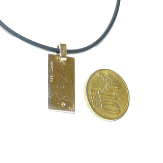 asymmetrisch handgefertigtes Unikat, rechteckige Gravurplatte, Brillant-Anhänger aus massiv 585 Gold, poliert, mit einem Brillant von 0,03 Karat TWsi eingelassen, durch die klare Form auch sehr schön als Herrenanhänger -	Handgefertigtes Unikat! Nur im Onlineshop von Juwelier & Goldschmiede Danilo!