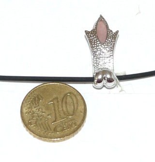 längliches Einzelstück, rechteckiger Rosenquarz-Stab-Anhänger aus massiv 925 Silber poliert, verdeckte Kettenführung, rosa Rosenquarz-Cabochon in Schiffchenform, sicher gehalten in 4-KrapperFassung - Goldschmiede Danilo