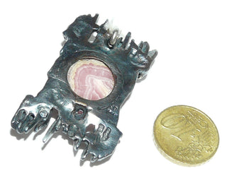 Einzelstück, rechteckiger Vintage-Anhänger aus 835 Silber mit einem naturbelassenen, runden Rhodochrosit in der Mitte, matt + in den Tiefen geschwärzt, um 1960 (Lieferung erfolgt ohne Kette) -	Unikate und Pretiosen nur erhältlich im Onlineshop der Goldschmiede Danilo!