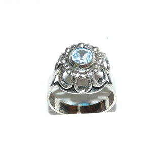 rundes Einzelstück, Vintage Silberring aus 835 Silber poliert mit einer hellblauen, funkelnd facettierten, runden Aquamarin-Replik in Zargenfassung, floral wirkender Kronenaufbau beim Ringoberteil, Ringweite 52,5, Art Deco um 1930 - Goldschmiede Danilo