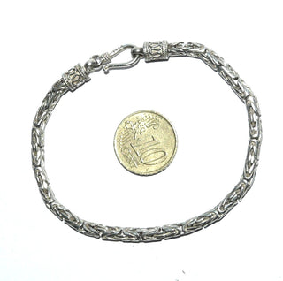 schlichtes Einzelstück, rundes Königskordel-Armband, wegen seiner Länge auch schön als Herrenarmband, aus massiv 925 Silber, wirkt am Arm fast wie ein Armreif, poliert, 20,5 cm lang, Durchmesser 3,8 mm, verzierte Endkappen, Hakenverschluß -	Herrenschmuck in Gold & Silber nur bei www.danilogold-shop.de