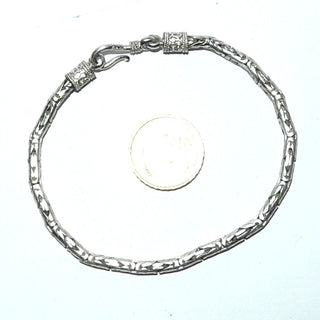 rundes Einzelstück, Königskordel-Armband, auch als Herrenarmband aus massiv 925 Silber, liegt eher wie ein Armreifen, poliert, 20,5 cm lang, Durchmesser 3,6 mm, verzierte Endkappen, Hakenverschluß - Goldschmiede Danilo
