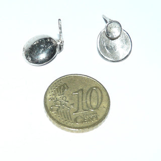 Einzelstücke, Ohrstecker "Doppelschale" aus 925 Silber, zwei kleine, aufeinander gelötete Schalen, weißgesiedet, eismatt mit polierten Kanten.  -	Nur erhältlich im Onlineshop von Juwelier & Goldschmiede Danilo!