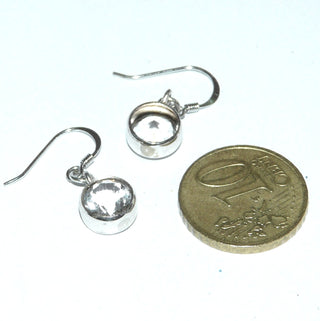 Einzelstücke, Unikat-Ohrhänger aus 925 Silber mit je einem runden, funkelnd facettierten Bergkristall in Zargenfassungen, Fischerhaken. Dazu paßt zu Ring Ri 0219, 0470 bis 0475 -	Unikatschmuck nur erhältlich im Onlineshop von Juwelier & Goldschmiede Danilo! 