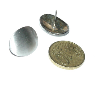 schlichte Einzelstücke, ovale Silberohrstecker aus massiv 925 Silber, aufgewölbtes Oval, seidenmattiert, elegant & dezent. Zu fast jedem Silberschmuck kombinierbar - Goldschmiede Danilo