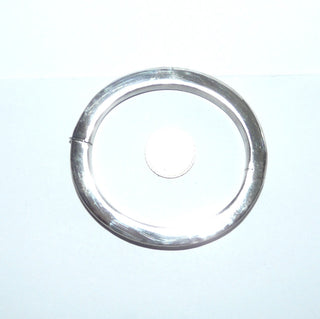 schlichtes Einzelstück, Armreif, Armspange aus 925 Silber mit Hammerschlag mattiert, Seitenflächen poliert, Kastenschloß, Innenform oval, 9 mm breit, Innenumfang 18 cm -	Unikatschmuck nur erhältlich im Onlineshop von Juwelier & Goldschmiede Danilo! 