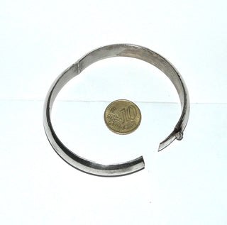 Einzelstück, schlichter Armreif, Armspange aus poliertem Silber mit Kastenschloß, halbrunder Querschnitt, innen rund, 1,2 cm breit, Innenumfang 18,5 cm -	Nur erhältlich bei www.danilogold-shop.de