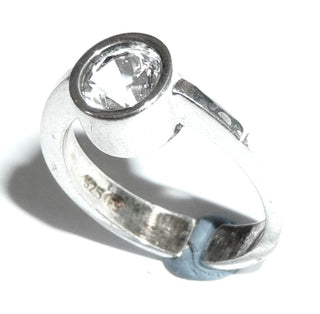 Einzelstück, schlichter Bergkristall-Ring aus 925 Silber mit einem runden, funkelnd facettierten Bergkristall, gehalten in einer geschlossenen Zargenfassung, poliert, Ringweite verstellbar bis ca. Weite 56.  Paßt zu Armschmuck Ar 0065 -	Einzelstücke nur erhältlich bei www.danilogold-shop.de