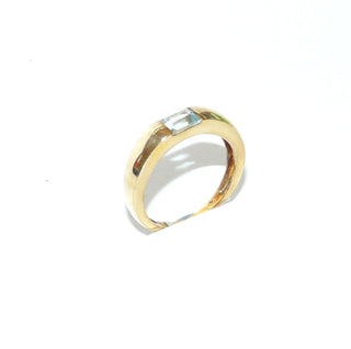 schlichtes Einzelstück, Blautopasring, Bandring aus 333 Gold mit einem funkelnd facettierten, aquamarinblauen Topas im Baguetteschliff, von 2 Seiten dezent eingefaßt, Ringweite 57 - Goldschmiede Danilo