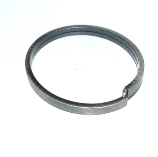 Einzelstück, Armreif, Armspange aus 835 Silber, seidenmatt + in den Tiefen geschwärzt, rechteckiger Querschnitt, Muster aus vertieften Riefen + Punkten, ovale Form, Innenumfang 18,5 cm, flexibel durch Verschluß an einer Seite -	Unikatschmuck nur erhältlich im Onlineshop von Juwelier & Goldschmiede Danilo! 