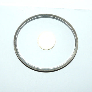 Einzelstück, Armreif, Armspange aus 835 Silber, seidenmatt + in den Tiefen geschwärzt, rechteckiger Querschnitt, Muster aus vertieften Riefen + Punkten, ovale Form, Innenumfang 18,5 cm, flexibel durch Verschluß an einer Seite -	Unikatschmuck nur erhältlich im Onlineshop von Juwelier & Goldschmiede Danilo! 