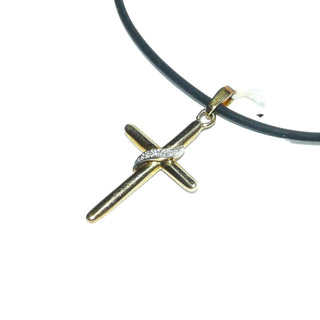 Zartes Einzelstück, schlichter Kreuz-Anhänger aus 333 Gold, zweifarbig, 3 Diamanten im weißen, geschwungenen Element, gleichlaufende, halbrunde, polierte Streben mit abgerundeten Enden, Dreieckschlaufe (Lieferung erfolgt ohne Kette)-	Nur erhältlich bei www.danilogold-shop.de