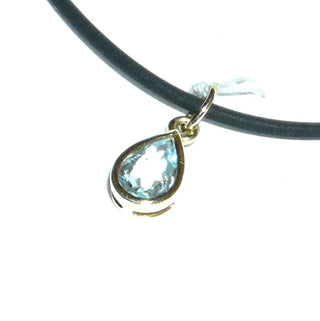 schlichtes Einzelstück, tropfenförmiger Aquamarin-Anhänger aus 585 Gold, ein als Birnkern funkelnd facettierter, hellblauer Aquamarin in schlichter Zargenfassung + Schlaufe -	Unikate und Pretiosen nur erhältlich im Onlineshop der Goldschmiede Danilo!