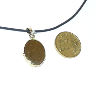 schlichtes Einzelstück, Vintage-Medaillon, Goldanhänger, aufklappbares Fotomedaillon, Amulett für 2 Fotos, ovale Form, Rückseite + Vorderseite poliert, aus massiv 333 Gold, um 1970 - Goldschmiede Danilo