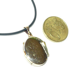 Einzelstück, schlichtes Vintage-Medaillon für 2 Fotos, breit-ovale Form, Rückseite + Vorderseite poliert, aus 333 zart Roségold, um 1980 -	Nur erhältlich im Onlineshop von Juwelier & Goldschmiede Danilo!