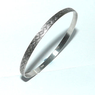 schmales Einzelstück, Armreif, Armband, Armspange aus 800 Silber mattiert + in den Tiefen geschwärzt, Zopfmuster / Flechtmuster, runde Innenform, flacher Querschnitt, 5 mm breit, Innenumfang 20,5 cm, ohne Verschluß -	Einzelstücke nur erhältlich bei www.danilogold-shop.de