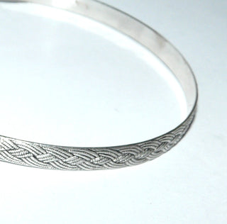 schmales Einzelstück, Armreif, Armband, Armspange aus 800 Silber mattiert + in den Tiefen geschwärzt, Zopfmuster / Flechtmuster, runde Innenform, flacher Querschnitt, 5 mm breit, Innenumfang 20,5 cm, ohne Verschluß -	Einzelstücke nur erhältlich bei www.danilogold-shop.de