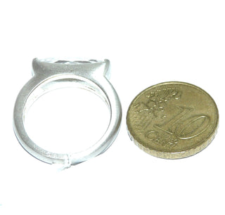 Einzelstück, schmaler Bergkristall-Ring, Bandring aus massivem 925 Silber mit einem beidseitig facettierten Bergkristall-Baguette, von 2 Seiten gefaßt, Ringschiene matt, Fassung poliert, Ringweite 57,5 - Nur erhältlich im Onlineshop von Juwelier & Goldschmiede Danilo!
