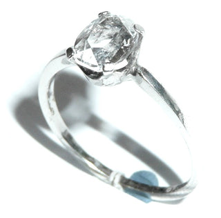 Vintage-Einzelstück, schmaler Bergkristall-Ring, Verlobungsring, Antragsring mit einer Krönchen-Fassung, aus 835 Silber mit einem ovalen, funkelnd facettierten Bergkristall in einem 4-Krapper-Fassung, poliert, Ringweite 58, um 1960