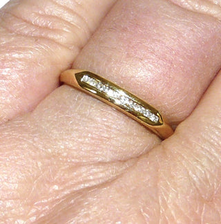 schmales Einzelstück, Brillantring, Antragsring, Vorsteckring, Verlobungsring aus 750 Gold mit 10 & Brillanten von zusammen 0,10 Karat in Tunnelfassung, Ringweite 56, poliert Goldschmiede Danilo