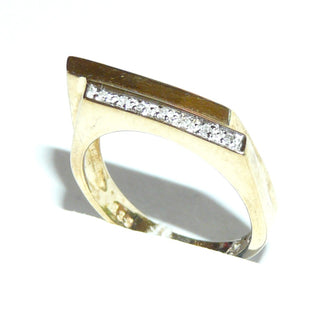 schmales Einzelstück, Diamantring, Antragsring, Vorsteckring, Verlobungsring aus 333 Gold mit 7 Diamanten von zusammen 0,03 Karat im Pavé in einer Reihe in gerader rhodinierter Fläche eingefaßt, 2-Ringe-Optik, Ringweite 55,5, poliert - Goldschmiede Danilo
