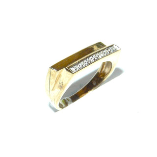 schmales Einzelstück, Diamantring, Antragsring, Vorsteckring, Verlobungsring aus 333 Gold mit 7 Diamanten von zusammen 0,03 Karat im Pavé in einer Reihe in gerader rhodinierter Fläche eingefaßt, 2-Ringe-Optik, Ringweite 55,5, poliert - Goldschmiede Danilo