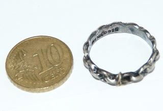 Einzelstück, schmaler Ring aus 925 Silber seidenmatt + in den Tiefen geschwärzt, gleichlaufendes Kettenmuster in Form einer gebogenen Erbskette, gefertigt in Mexico, Ringweite 56-	Unikate und Pretiosen nur erhältlich im Onlineshop der Goldschmiede Danilo!