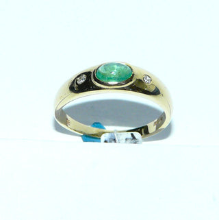 Einzelstück, schmaler Smaragd-Ring in klassischer Bandring-Form aus 585 Gold mit einem ovalen Smaragd-Cabochon in schöner Farbe und mit typischen Einschlüssen, quer zum Finger + 2 Diamanten, Ringweite 53,5 -	Nur erhältlich bei www.danilogold-shop.de