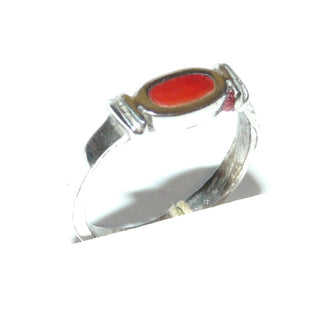 schmales Einzelstück, Vintage-Karneolring aus 925 Silber mit einem flachen, ovalen Karneol in gerader Zarge und Stegen dazwischen, poliert, Ringweite 46,5, um 1970 - Goldschmiede Danilo