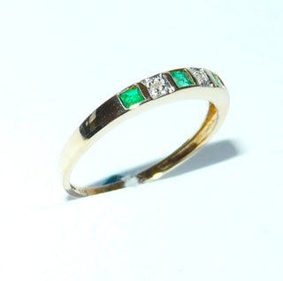 Einzelstück, schmaler Vintage-Ring, zarter Smaragd-Ring aus 585 Gelbgold mit 3 facettierten quadratischen Smaragden + 2 Diamanten im Achtkant-Schliff, um 1980, Ringweite 57 -	Vintage-Schmuck nur im Onlineshop von danilogold!