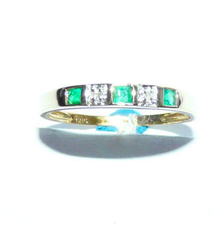 Einzelstück, schmaler Vintage-Ring, zarter Smaragd-Ring aus 585 Gelbgold mit 3 facettierten quadratischen Smaragden + 2 Diamanten im Achtkant-Schliff, um 1980, Ringweite 57 -	Vintage-Schmuck nur im Onlineshop von danilogold!