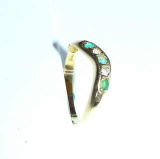 schmales Einzelstück, Vintage-Smaragd-Ring aus 585 Gold mit 3 runden, facettierten Smaragden mit typischen Einschlüssen sowie 2 funkelnd facettierten Zirkonia, Ringweite 59, um 1980 -	Vintage-Schmuck nur im Onlineshop von danilogold!