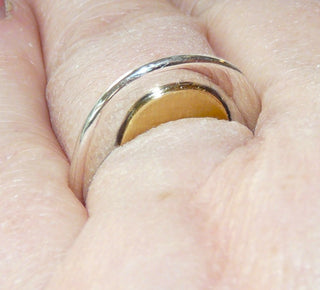 handgefertigtes Einzelstück, schmaler bicolor Unikat-Ring in ungewöhnlicher Ringform aus 925 Silber + einer halbkreisförmigen Belötung in 750 Gelbgold, Ringweite 57,5, poliert + mattiert -	Handgefertigtes Unikat! Nur im Onlineshop von Juwelier & Goldschmiede Danilo!