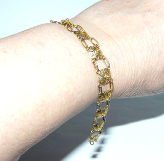 antikes Einzelstück, schmales Vintage-Filigran-Armband, Glieder-Armband aus Silber vergoldet, 19 cm lang, 12 kleine, filigrane, quadratische, florale Elemente, poliert, um 1940, Federring -	Einzelstücke nur erhältlich bei www.danilogold-shop.de