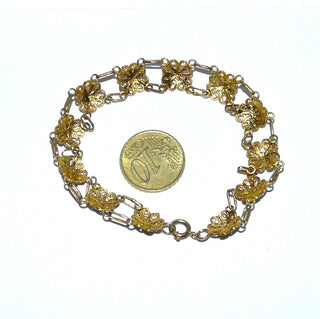 antikes Einzelstück, schmales Vintage-Filigran-Armband, Glieder-Armband aus Silber vergoldet, 19 cm lang, 12 kleine, filigrane, quadratische, florale Elemente, poliert, um 1940, Federring -	Einzelstücke nur erhältlich bei www.danilogold-shop.de