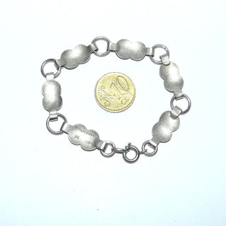 handgefertigtes Einzelstück, Vintage-Glieder-Armband aus massivem 900 Silber, matt + poliert, 19 cm lang, 6 erdnußförmige Elemente mit Ösenverbindungen, skandinavisch inspiriert, Federring, um 1965 - Handgefertigtes Unikat! Nur im Onlineshop von Juwelier & Goldschmiede Danilo!