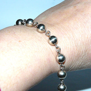 schmales Einzelstück, Vintage-Kugel-Armband, Glieder-Armband aus massiv 835 Silber, Kugeldurchmesser 8 mm, bewegliche Ösenverbindungen, 18 cm lang, Karabinerverschluß, um 1960 -	Einzelstücke nur erhältlich bei www.danilogold-shop.de