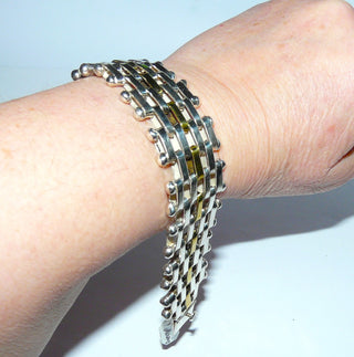 Einzelstück, sehr breites Armband, Statement-Glieder-Armband mit Stiftbewegung, wirkt eher wie ein Armreif aus massivem 925 Silber, für Bicolor-Effekt kombiniert mit Messing, 20 cm lang, Mexico, Kastenschloß -	Unikatschmuck nur erhältlich im Onlineshop von Juwelier & Goldschmiede Danilo! 