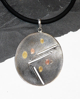 handgefertigtes Einzelstück, sehr großer Anhänger aus massiv 925 Silber mit eingeschweißten Einlagen aus Kupfer, Feingold, Platin, oval mit polierten Kanten + mattiert, Vorderseite geschwärzt, Rückseite helles Silber, beidseitig tragbar, Dreieckschlaufe -	Handgefertigtes Unikat! Nur im Onlineshop von Juwelier & Goldschmiede Danilo!