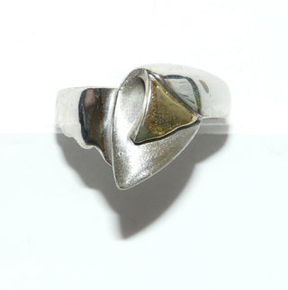 Einzelstück, stabiler Ring "Umgeschlagen" aus 925 Silber, seidenmatte + poliert, das umgeschlagene Dreieck ist sanft vergoldet, Ringweite 52 -	Nur erhältlich im Onlineshop von Juwelier & Goldschmiede Danilo!