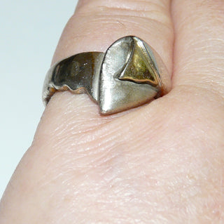 Einzelstück, stabiler Ring "Umgeschlagen" aus 925 Silber, seidenmatte + poliert, das umgeschlagene Dreieck ist sanft vergoldet, Ringweite 52 -	Nur erhältlich im Onlineshop von Juwelier & Goldschmiede Danilo!
